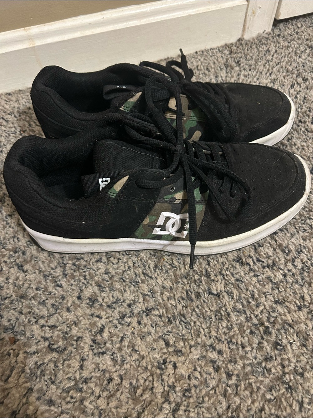 DC skate shoes men’s size 10